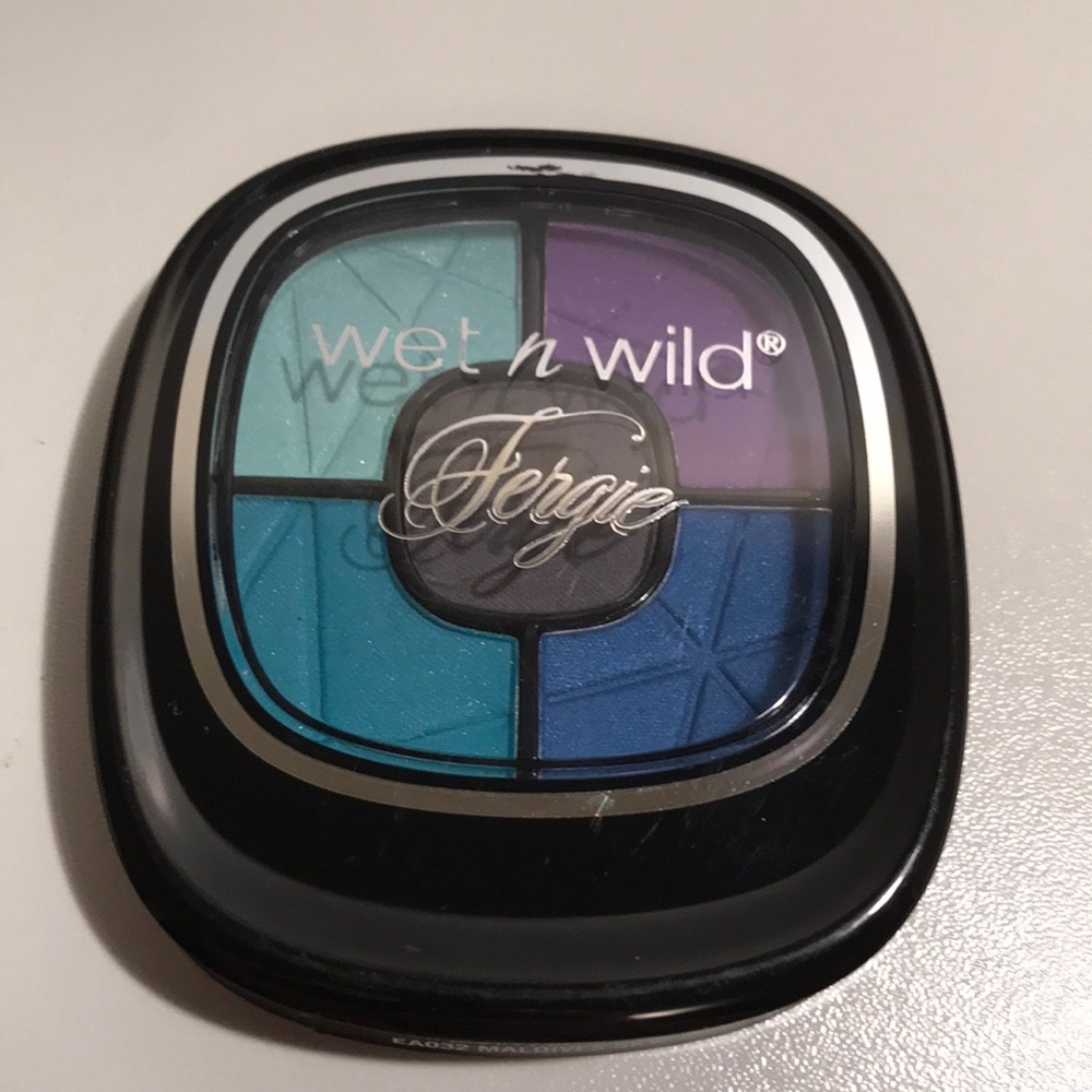 Wet n Wild Fergie Center Stage Photo Op Eyeshadow in EA032 Maldives Sky NEW